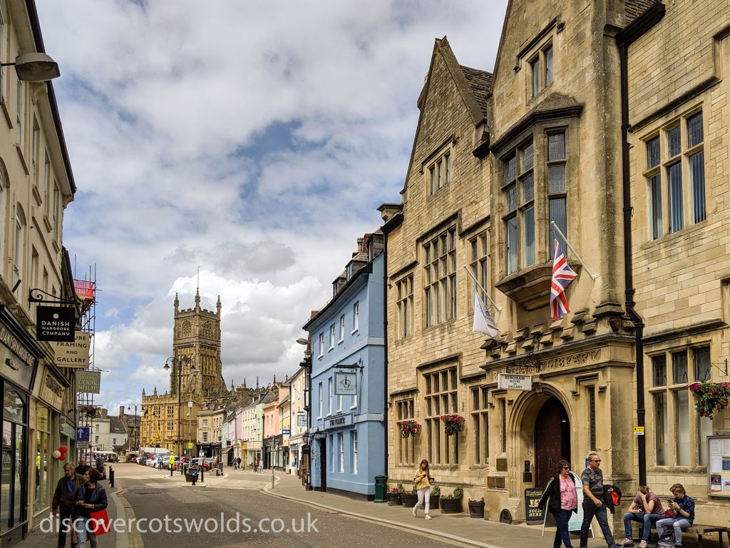 Looking towards Cirencester market square and the church